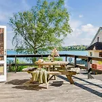 Two-storey Townhouse With Sea View Ferienhaus