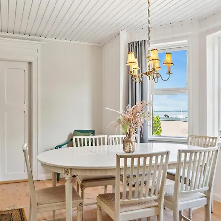 Two-storey Townhouse With Sea View *