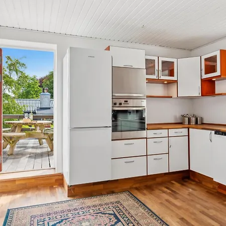 Two-storey Townhouse With Sea View Vakantiehuis