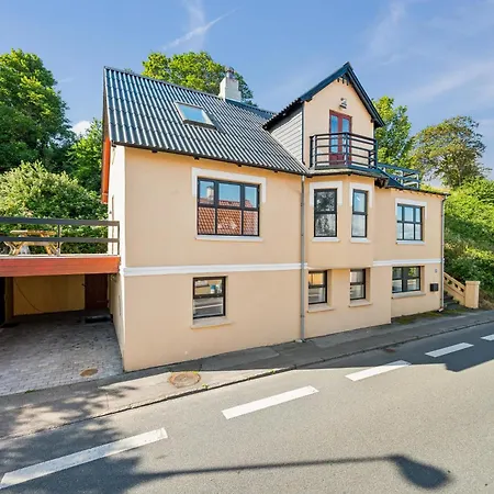Two-storey Townhouse With Sea View Casa vacanze *