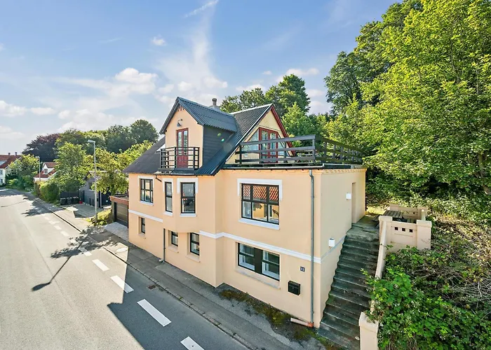 Two-storey Townhouse With Sea View *
