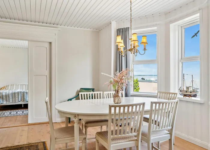 Two-storey Townhouse With Sea View *